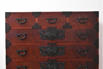 中古　仙台民芸箪笥(仙台箪笥)　重厚な金具装飾と美しい木目が存在感を放つ衣装箪笥　(R-085570)