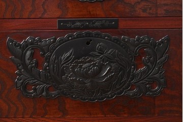 中古　仙台民芸箪笥(仙台箪笥)　重厚な金具装飾と美しい木目が存在感を放つ衣装箪笥　(R-085570)