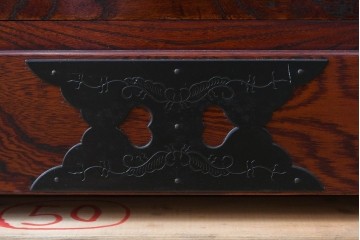 中古　仙台民芸箪笥(仙台箪笥)　重厚な金具装飾と美しい木目が存在感を放つ衣装箪笥　(R-085570)
