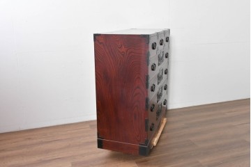 中古　仙台民芸箪笥(仙台箪笥)　重厚な金具装飾と美しい木目が存在感を放つ衣装箪笥　(R-085570)