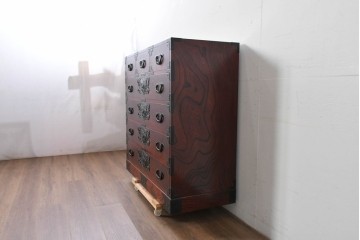 中古　仙台民芸箪笥(仙台箪笥)　重厚な金具装飾と美しい木目が存在感を放つ衣装箪笥　(R-085570)