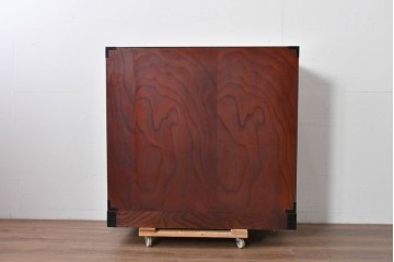 中古　仙台民芸箪笥(仙台箪笥)　重厚な金具装飾と美しい木目が存在感を放つ衣装箪笥　(R-085570)