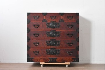 中古　仙台民芸箪笥(仙台箪笥)　重厚な金具装飾と美しい木目が存在感を放つ衣装箪笥　(R-085570)