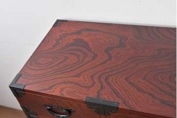 中古　仙台民芸箪笥(仙台箪笥)　重厚な金具装飾と美しい木目が存在感を放つ衣装箪笥　(R-085570)