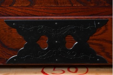 中古　仙台民芸箪笥(仙台箪笥)　重厚な金具装飾と美しい木目が存在感を放つ衣装箪笥　(R-085570)