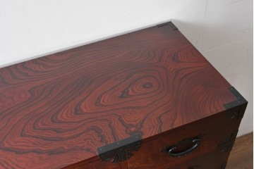 中古　仙台民芸箪笥(仙台箪笥)　重厚な金具装飾と美しい木目が存在感を放つ衣装箪笥　(R-085570)