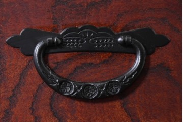 中古　仙台民芸箪笥(仙台箪笥)　重厚な金具装飾と美しい木目が存在感を放つ衣装箪笥　(R-085570)