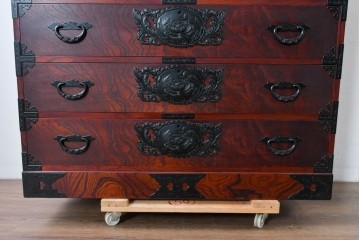 中古　仙台民芸箪笥(仙台箪笥)　重厚な金具装飾と美しい木目が存在感を放つ衣装箪笥　(R-085570)