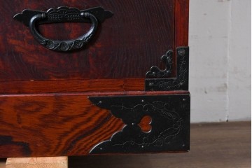 中古　仙台民芸箪笥(仙台箪笥)　重厚な金具装飾と美しい木目が存在感を放つ衣装箪笥　(R-085570)