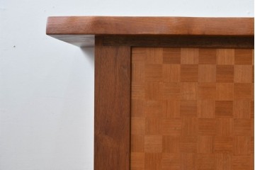 中古　美品　高山ウッドワークス　ウォールナット材　寄木調の意匠が美しいリビングボード　定価約50万円相当　(R-085571)