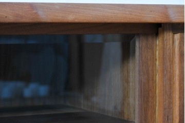 中古　美品　高山ウッドワークス　ウォールナット材　寄木調の意匠が美しいリビングボード　定価約50万円相当　(R-085571)