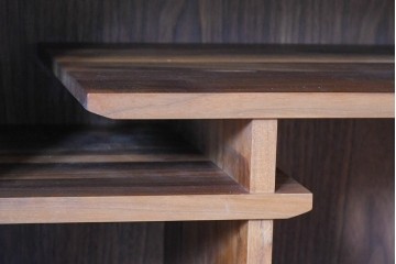 中古　美品　高山ウッドワークス　ウォールナット材　寄木調の意匠が美しいリビングボード　定価約50万円相当　(R-085571)