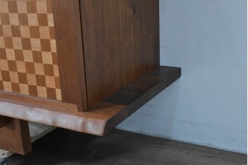 中古　美品　高山ウッドワークス　ウォールナット材　寄木調の意匠が美しいリビングボード　定価約50万円相当　(R-085571)