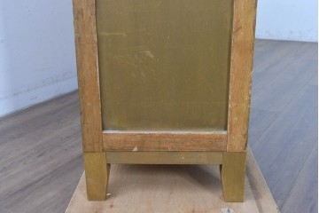 和製ヴィンテージ　落ち着いた木味とたっぷりの収納力が魅力の脚付きマス目棚　(R-085572)