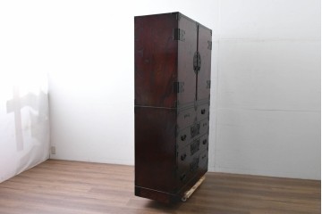 中古　仙台民藝箪笥　欅産業　牡丹を象った立派な金具が目を引く漆塗りの仙台箪笥　(R-085574)