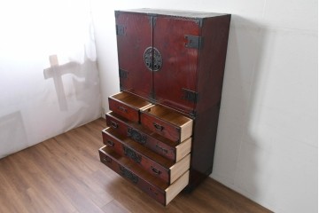 中古　仙台民藝箪笥　欅産業　牡丹を象った立派な金具が目を引く漆塗りの仙台箪笥　(R-085574)