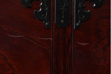 中古　仙台民藝箪笥　欅産業　牡丹を象った立派な金具が目を引く漆塗りの仙台箪笥　(R-085574)