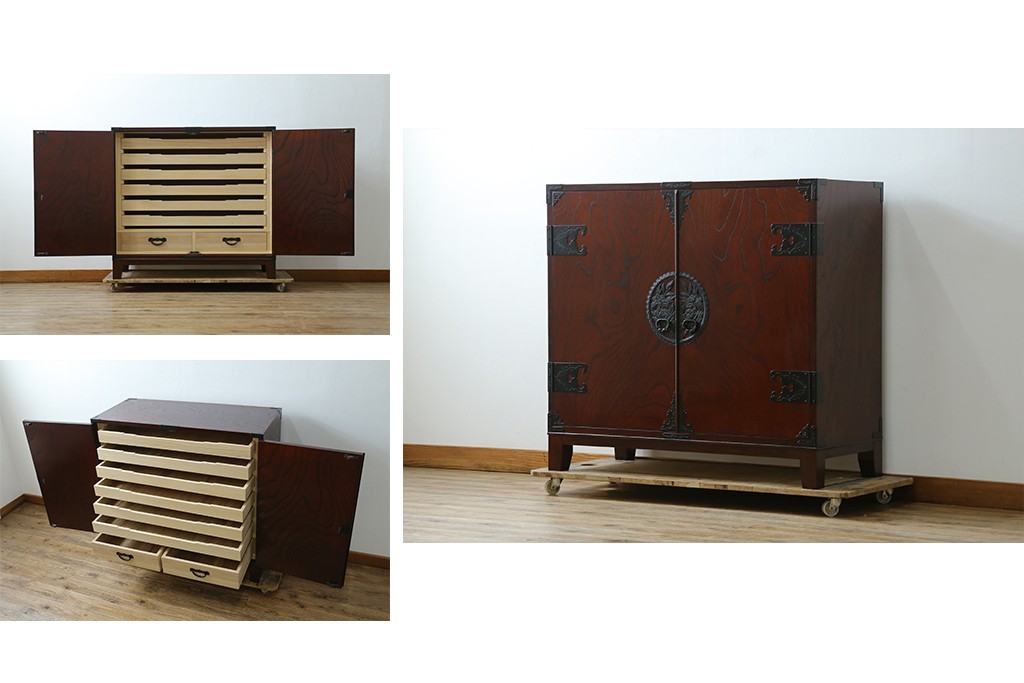 中古　仙台民藝箪笥　欅産業　牡丹を象った立派な金具が目を引く漆塗りの着物箪笥　(R-085575)