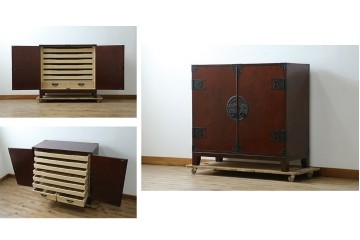 中古　仙台民藝箪笥　欅産業　牡丹を象った立派な金具が目を引く漆塗りの着物箪笥　(R-085575)