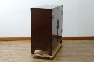 中古　仙台民藝箪笥　欅産業　牡丹を象った立派な金具が目を引く漆塗りの着物箪笥　(R-085575)