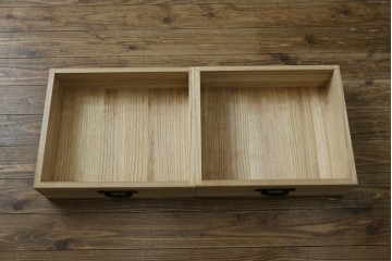 中古　仙台民藝箪笥　欅産業　牡丹を象った立派な金具が目を引く漆塗りの着物箪笥　(R-085575)