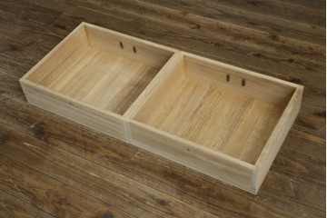 中古　仙台民藝箪笥　欅産業　牡丹を象った立派な金具が目を引く漆塗りの着物箪笥　(R-085575)