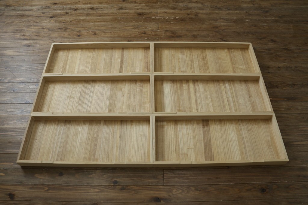 中古　仙台民藝箪笥　欅産業　牡丹を象った立派な金具が目を引く漆塗りの着物箪笥　(R-085575)