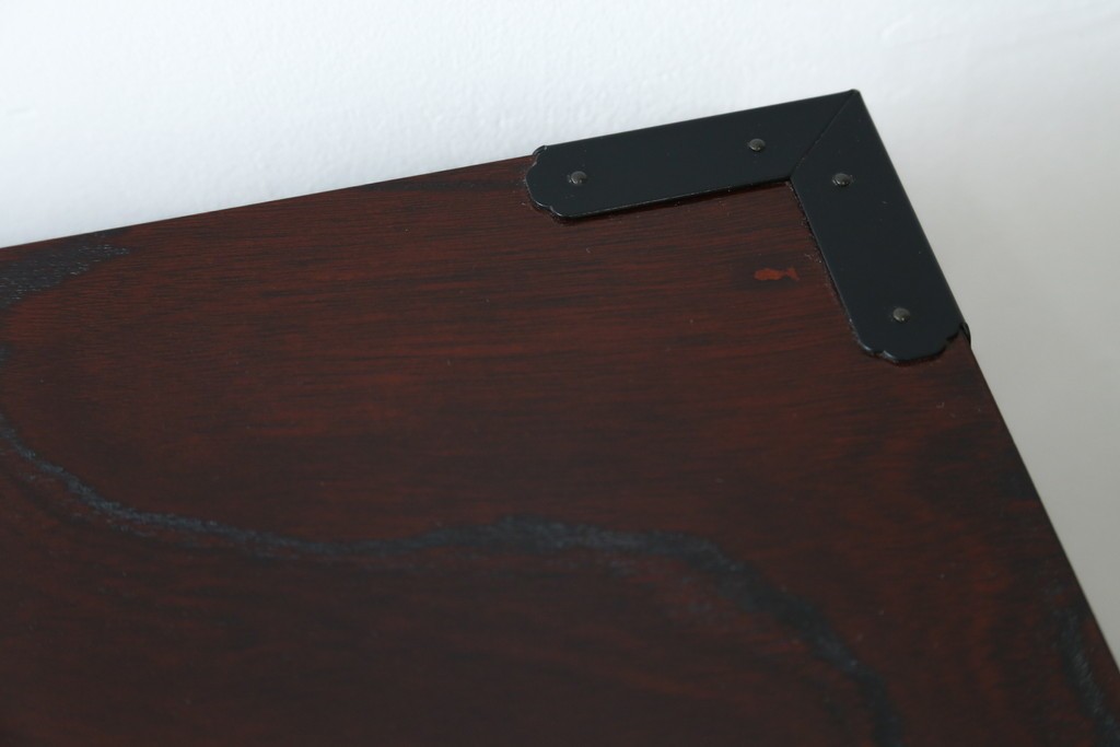 中古　仙台民藝箪笥　欅産業　牡丹を象った立派な金具が目を引く漆塗りの着物箪笥　(R-085575)