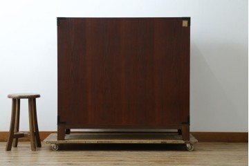 中古　仙台民藝箪笥　欅産業　牡丹を象った立派な金具が目を引く漆塗りの着物箪笥　(R-085575)