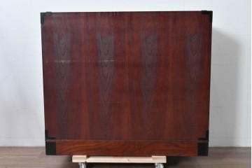 中古　仙台民藝箪笥　欅産業　牡丹を象った金具が華やかな漆塗りの衣装箪笥　(R-085576)