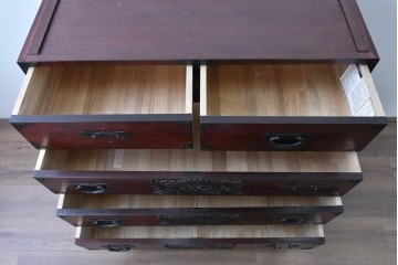 中古　仙台民藝箪笥　欅産業　牡丹を象った金具が華やかな漆塗りの衣装箪笥　(R-085576)