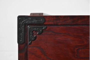 中古　仙台民藝箪笥　欅産業　牡丹を象った金具が華やかな漆塗りの衣装箪笥　(R-085576)