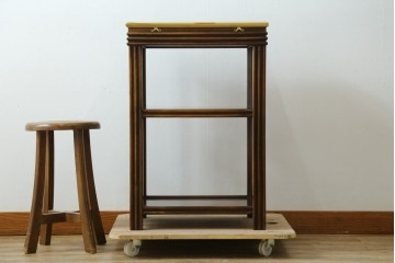 中古　スペイン製　バロッサバレンティ(VARO,S.A. VALENTI)　金色装飾×スモークガラストップがお洒落なサイドテーブル　(R-085577)