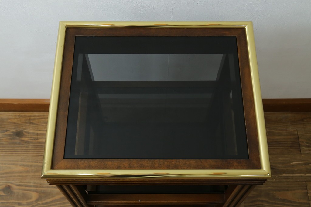 中古　スペイン製　バロッサバレンティ(VARO,S.A. VALENTI)　金色装飾×スモークガラストップがお洒落なサイドテーブル　(R-085577)