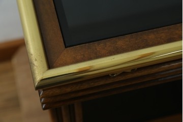 中古　スペイン製　バロッサバレンティ(VARO,S.A. VALENTI)　金色装飾×スモークガラストップがお洒落なサイドテーブル　(R-085577)
