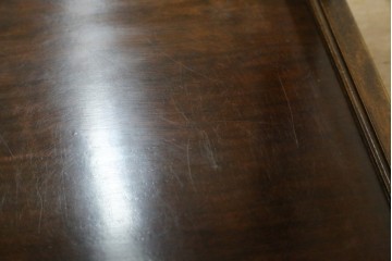 中古　スペイン製　バロッサバレンティ(VARO,S.A. VALENTI)　金色装飾×スモークガラストップがお洒落なサイドテーブル　(R-085577)