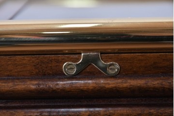 中古　スペイン製　バロッサバレンティ(VARO,S.A. VALENTI)　金色装飾×スモークガラストップがお洒落なサイドテーブル　(R-085577)