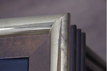 中古　スペイン製　バロッサバレンティ(VARO,S.A. VALENTI)　金色装飾×スモークガラストップがお洒落なサイドテーブル　(R-085577)