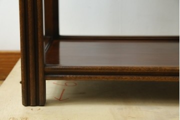 中古　スペイン製　バロッサバレンティ(VARO,S.A. VALENTI)　真鍮縁とガラス天板が上品な印象のサイドテーブル　(R-085578)