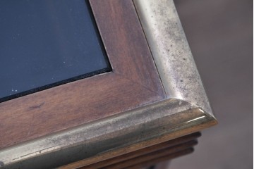 中古　スペイン製　バロッサバレンティ(VARO,S.A. VALENTI)　真鍮縁とガラス天板が上品な印象のサイドテーブル　(R-085578)