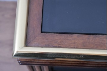 中古　スペイン製　バロッサバレンティ(VARO,S.A. VALENTI)　真鍮縁とガラス天板が上品な印象のサイドテーブル　(R-085578)