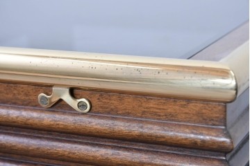 中古　スペイン製　バロッサバレンティ(VARO,S.A. VALENTI)　真鍮縁とガラス天板が上品な印象のサイドテーブル　(R-085578)