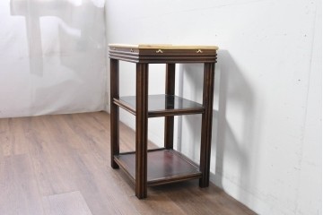 中古　スペイン製　バロッサバレンティ(VARO,S.A. VALENTI)　真鍮縁とガラス天板が上品な印象のサイドテーブル　(R-085578)