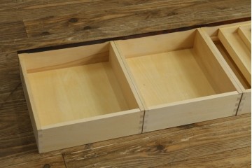 中古　北海道民芸家具　HM161K　重厚感のある重ね食器棚　定価約50万円　(R-085579)