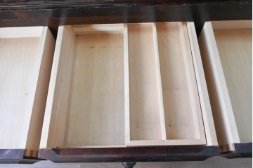 中古　北海道民芸家具　HM161K　重厚な木目と温もり溢れる風合いが魅力の食器棚　定価約50万円　(R-085579)