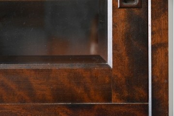 中古　北海道民芸家具　HM161K　重厚な木目と温もり溢れる風合いが魅力の食器棚　定価約50万円　(R-085579)