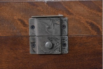 中古　北海道民芸家具　HM161K　重厚な木目と温もり溢れる風合いが魅力の食器棚　定価約50万円　(R-085579)