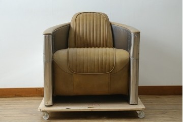 中古　美品　TIMOTHY OULTON(ティモシー・オルトン)　アビエイター トムキャットチェア　アルミパネルの意匠が際立つ1人掛けソファ　定価約57万円　(R-085580)