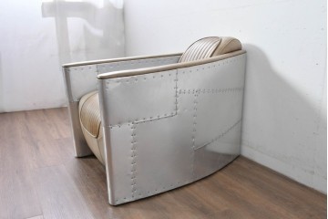 中古　美品　TIMOTHY OULTON(ティモシー・オルトン)　アビエイター トムキャットチェア　アルミパネルの意匠が際立つ1人掛けソファ　定価約57万円相当　(R-085580)