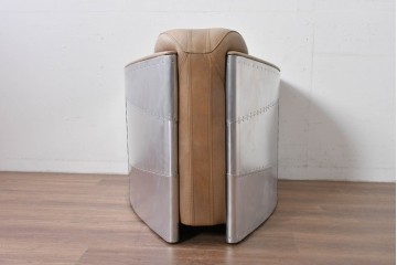 中古　美品　TIMOTHY OULTON(ティモシー・オルトン)　アビエイター トムキャットチェア　アルミパネルの意匠が際立つ1人掛けソファ　定価約57万円相当　(R-085580)